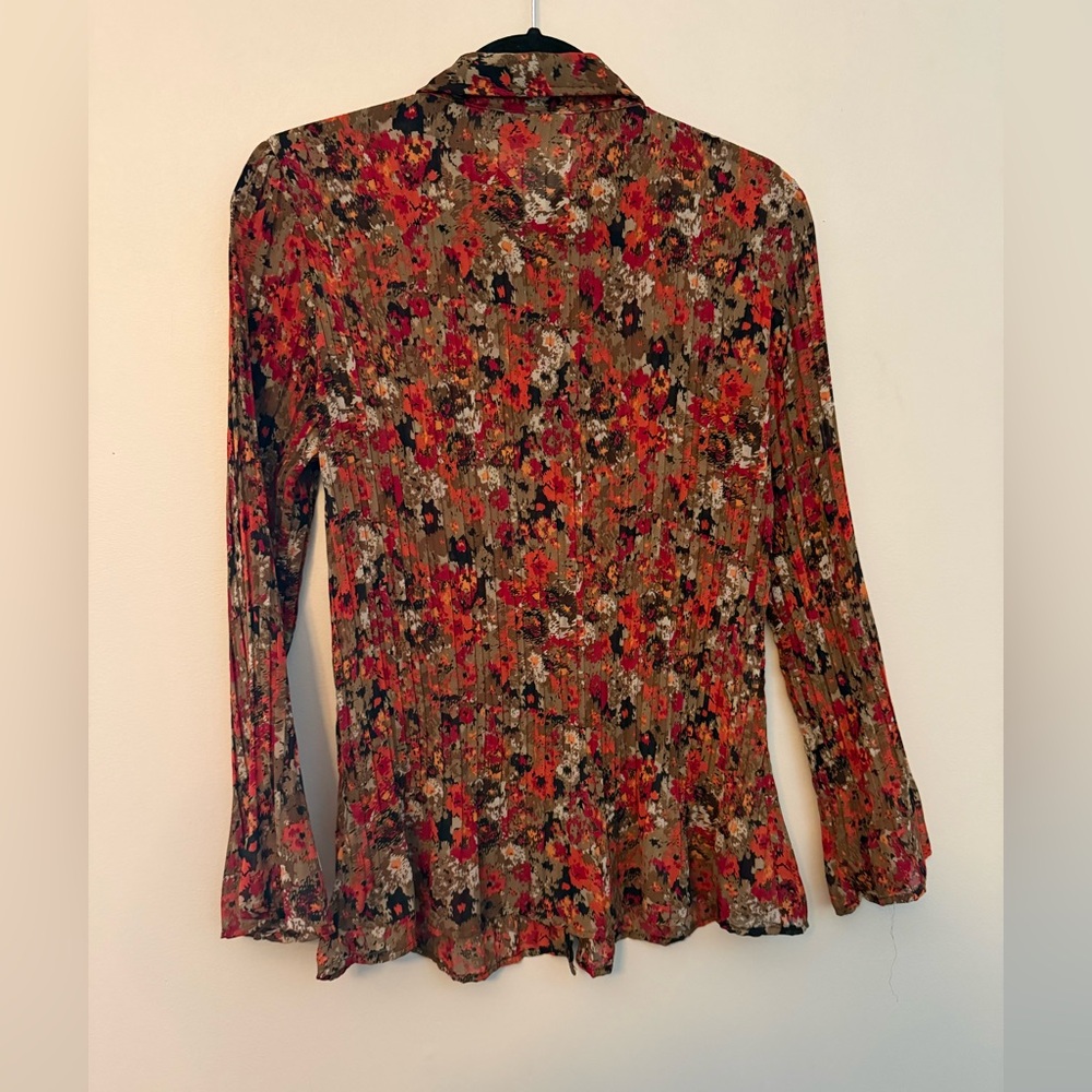Floral Ruffle Button-Front Blouse - Picture 4 of 7